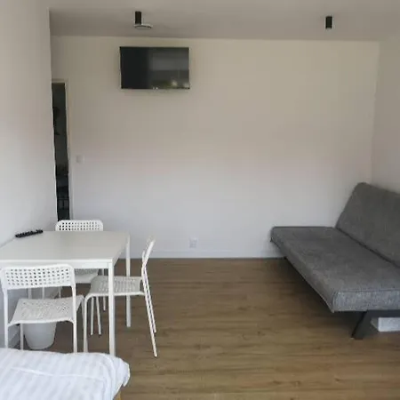 Komfortowe Pokoje W Gdansku W Poblizu Jeziora I Lasu Guest house