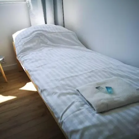 Komfortowe Pokoje W Gdansku W Poblizu Jeziora I Lasu Gdansk